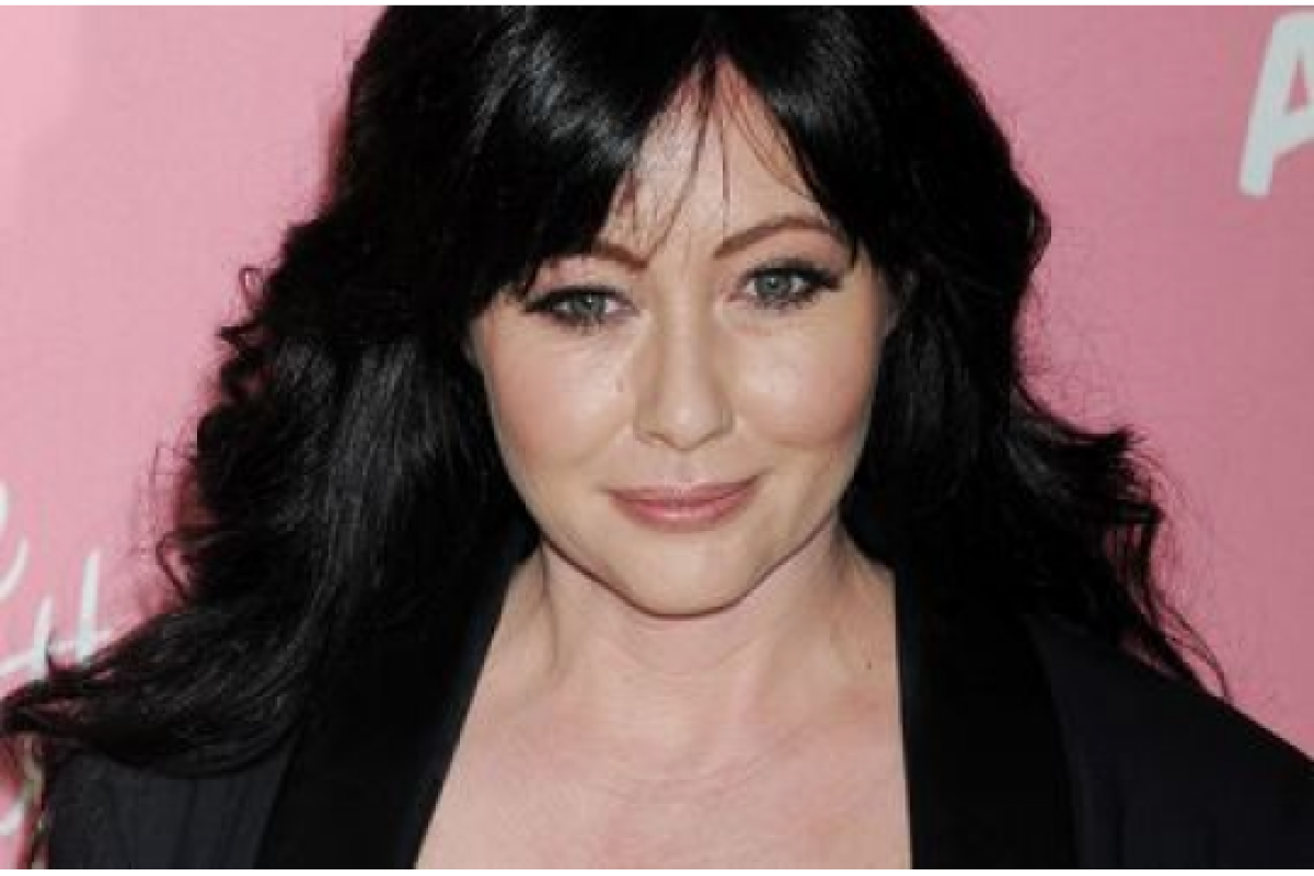 Звезда сериала "Беверли Хиллз", больная раком, попрощалась с поклонниками