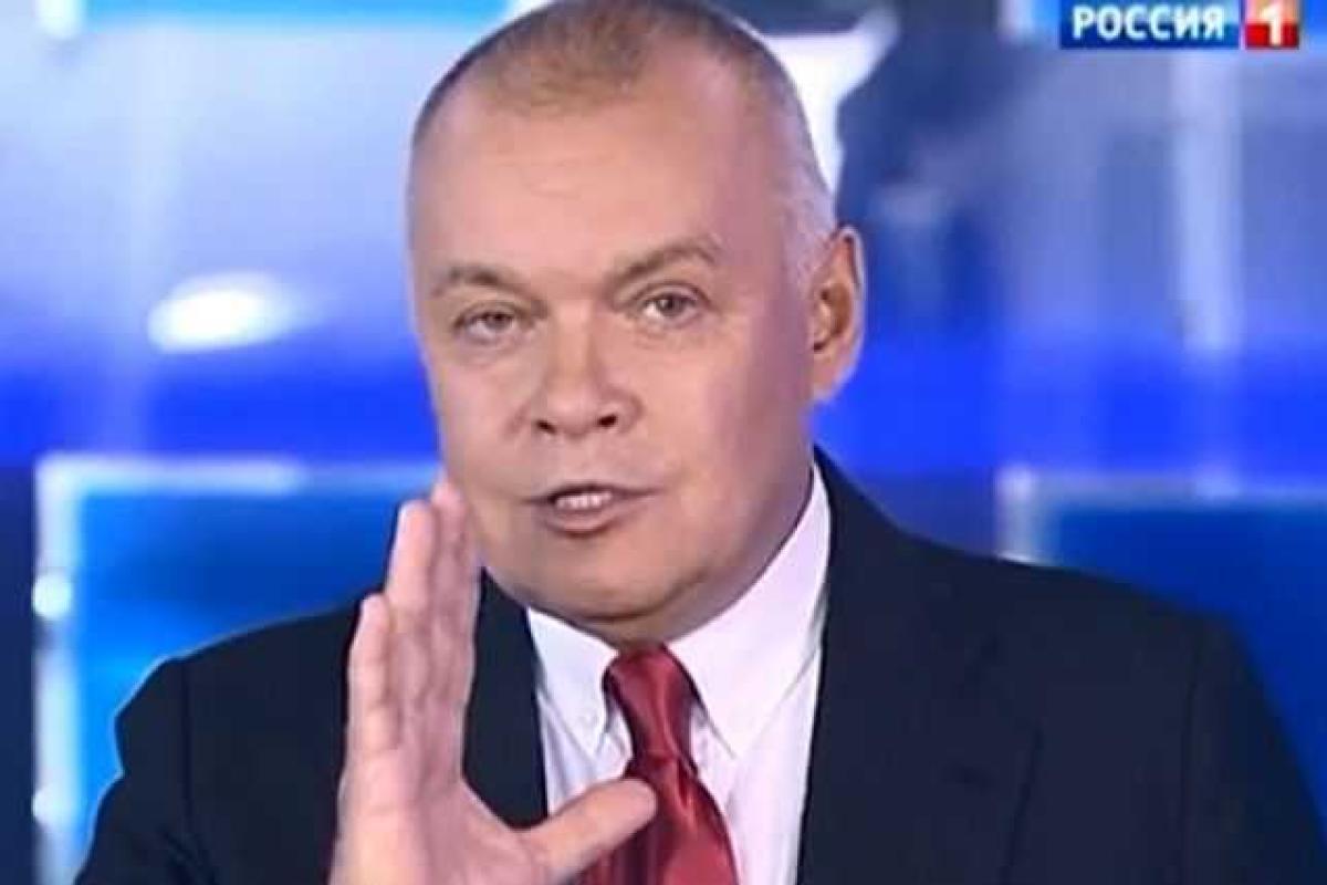 Соцсети устроили жесткий стеб над "гордым" когда-то Киселевым, который просится за границу Соцсети устроили жесткий стеб над "гордым" когда-то Киселевым, который просится за границу