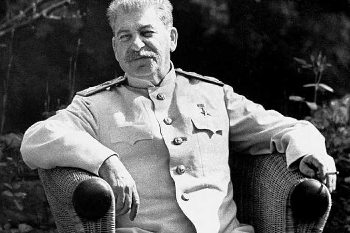 Московские активисты хотят организовать публичный трибунал над Сталиным Московские активисты хотят организовать публичный трибунал над Сталиным