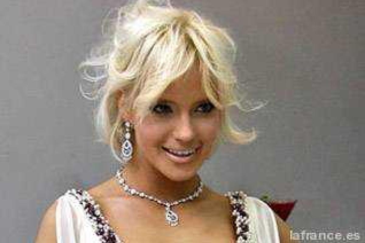 Поклонники теряются в догадках: где Глюкоzа "взяла" грудь?