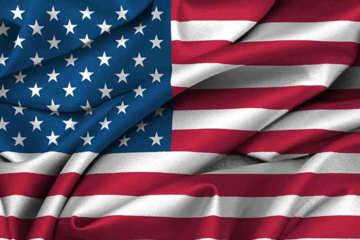 Российские школьники уже кидаются на флаги США Российские школьники уже кидаются на флаги США