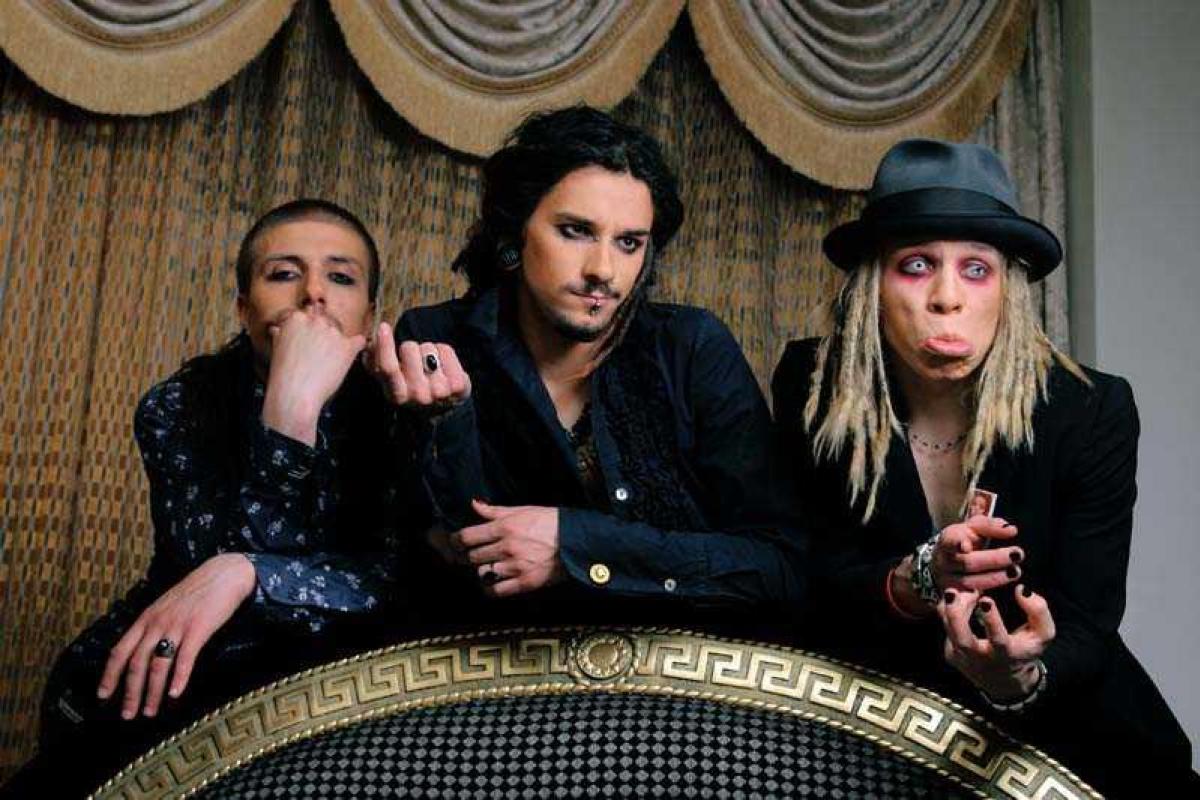 Группа Quest Pistols "подставила" организатора концерта в России