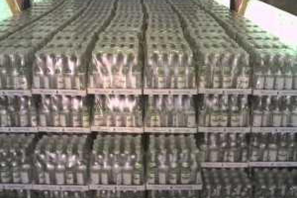 Сразу видно чем травят дончан: в оккупированном Донецке продают водку с табачной акцизной маркой