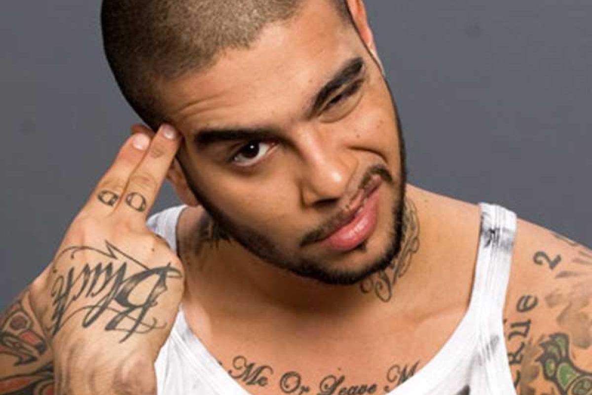 В новом клипе Тимати "воспел" авто российского автопрома В новом клипе Тимати "воспел" авто российского автопрома