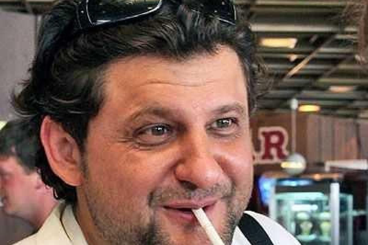 Актер сериала "Папины дочки" развелся с третьей женой