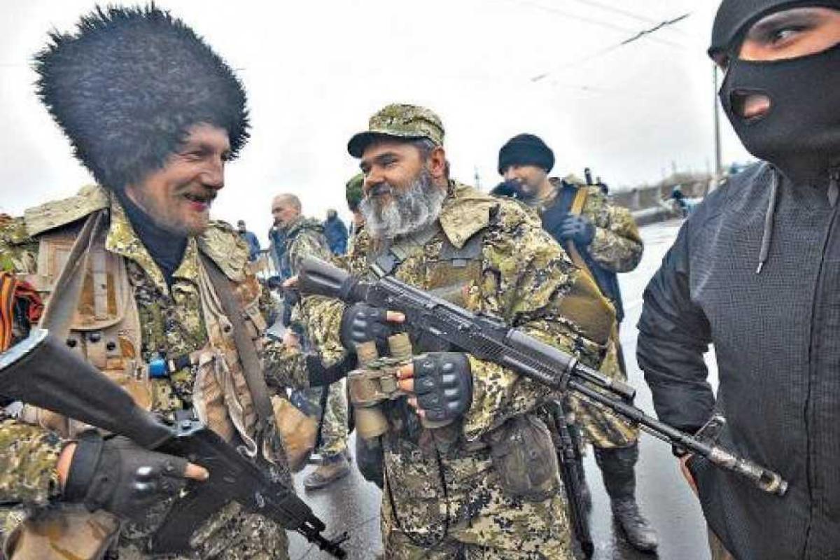 Тымчук: из Донецка перебрасывают танки, а по городу гуляют пророссийские "казаки" Тымчук: из Донецка перебрасывают танки, а по городу гуляют пророссийские "казаки"