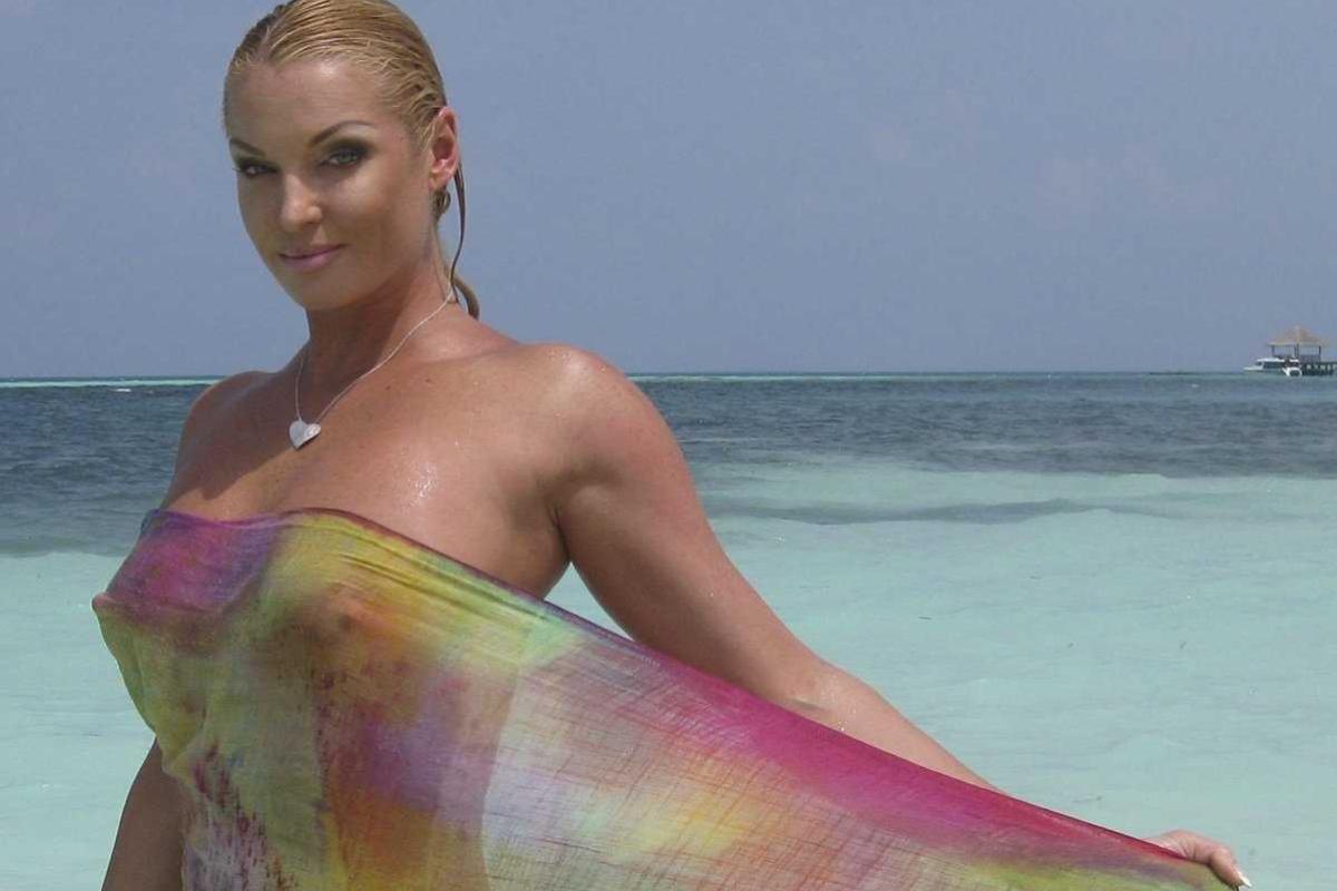 Волочкова подарила поклонникам фото из массажного кабинета