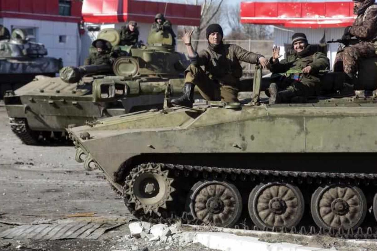 Тымчук: Боевики подтягивают к передовой технику и людей, оборудуют склады и огневые позиции Тымчук: Боевики подтягивают к передовой технику и людей, оборудуют склады и огневые позиции