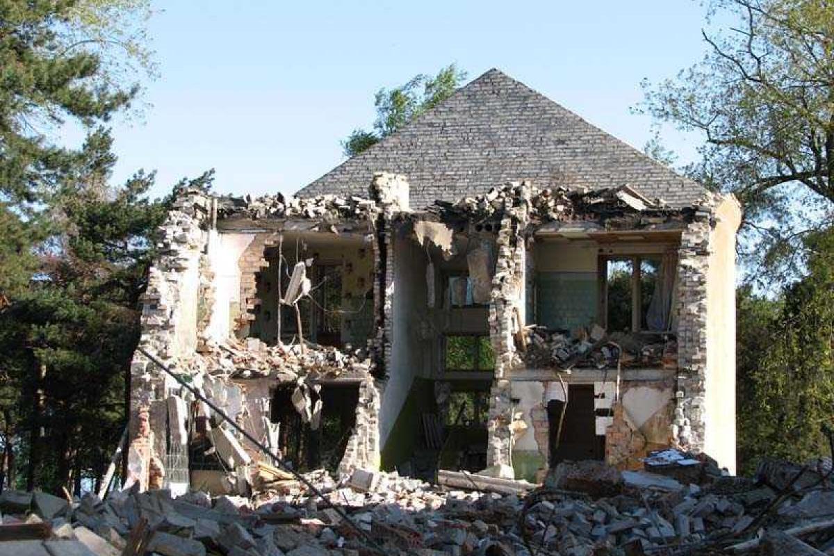 Жебривский: постоянные обстрелы сравняли с землей поселки Широкино и Пески 