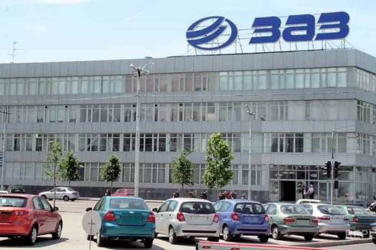 Украина сократила производство выпускаемых автомобилей в год на 90% Украина сократила производство выпускаемых автомобилей в год на 90%