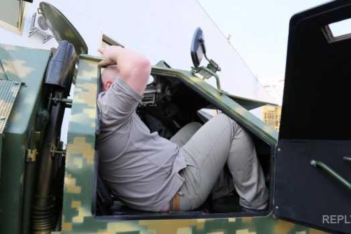 В соцсетях в пух и прах раскритиковали новый бронеавтомобиль "Овод": "хрень полная"