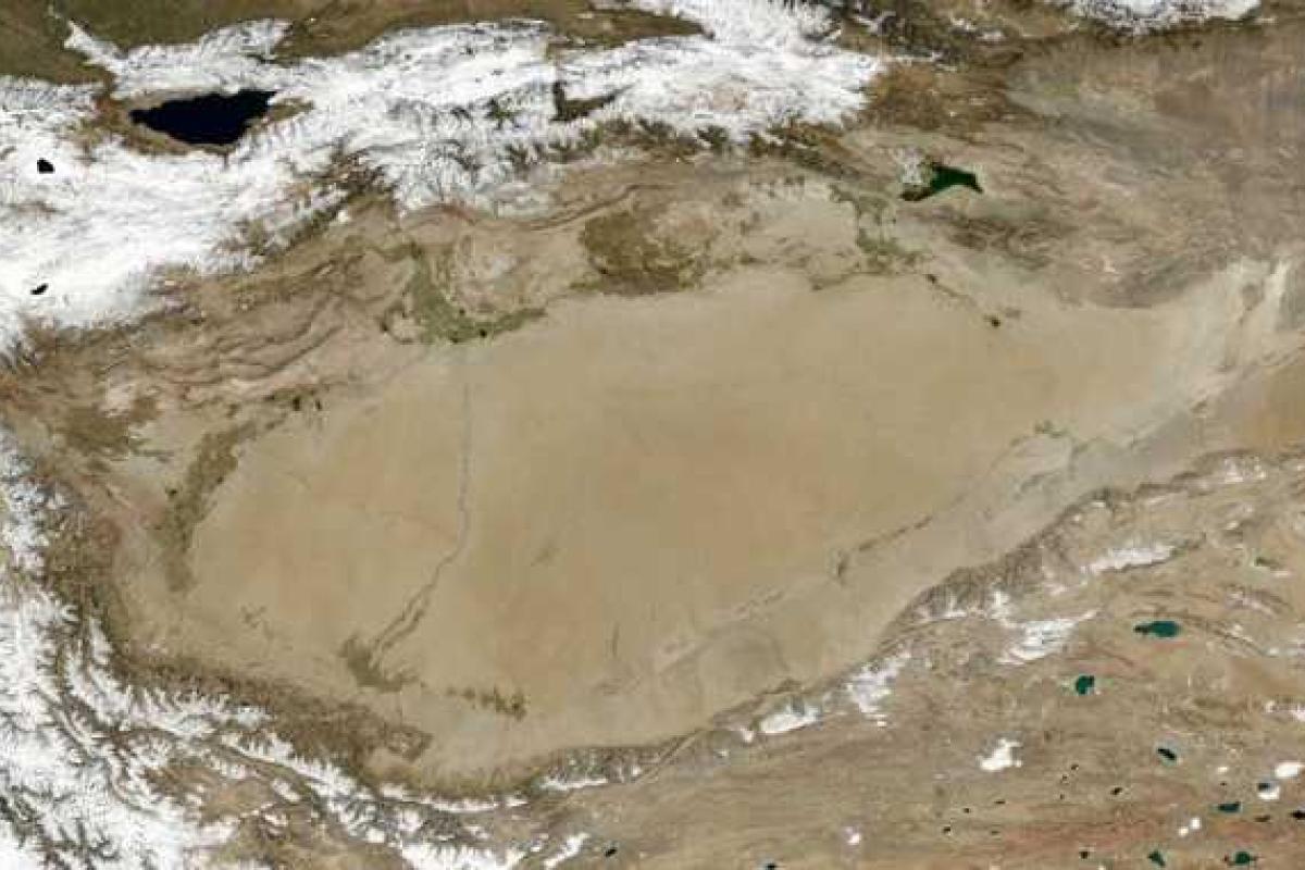 В одной из самых больших песчаных пустынь мира ученые обнаружили целый подземный "океан" В одной из самых больших песчаных пустынь мира ученые обнаружили целый подземный "океан"