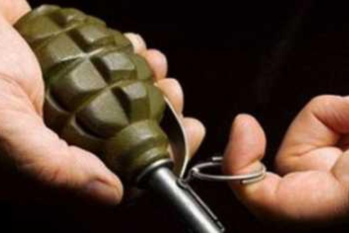 В российском Ярославле погоня за подозреваемым закончилась стрельбой и взрывом гранаты В российском Ярославле погоня за подозреваемым закончилась стрельбой и взрывом гранаты