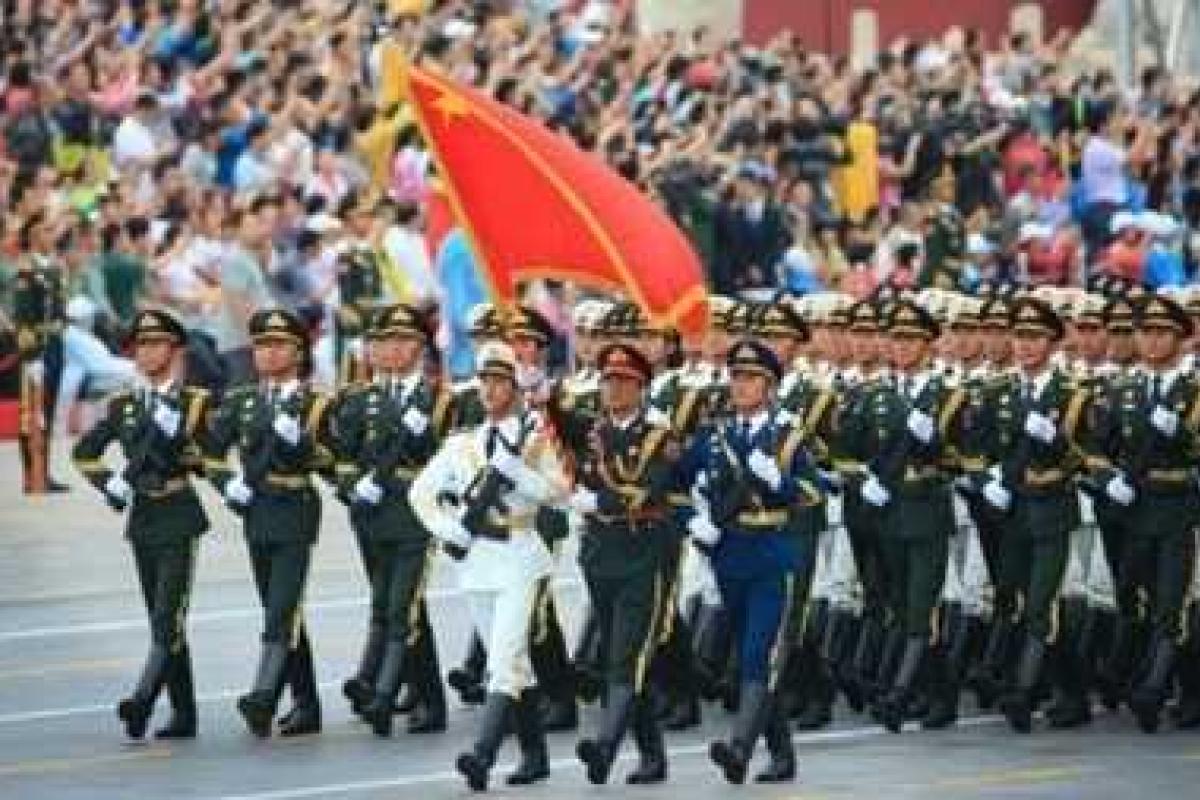 Китайские военные "наняли" отряд обезьян для подготовки торжественного парада