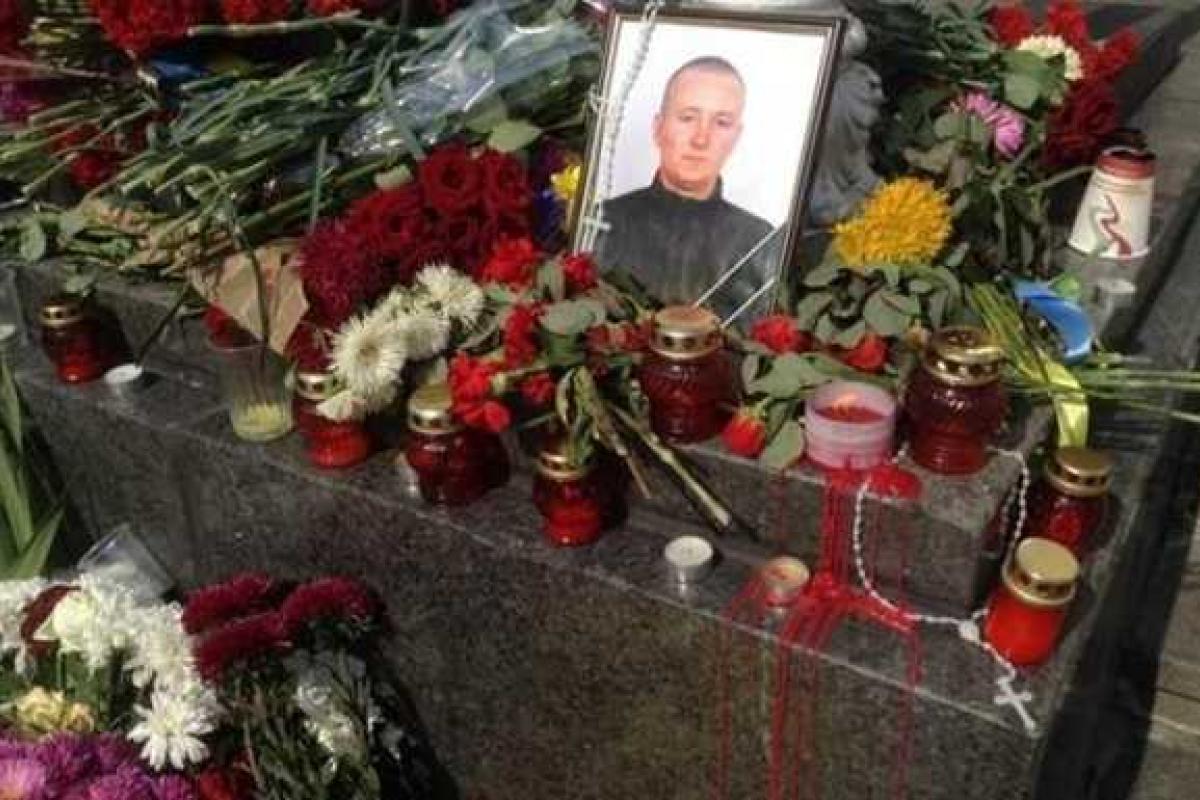 Порошенко намерен приравнять погибших у ВР бойцов Нацгвардии к участникам АТО, с выплатой семьям всех пособий