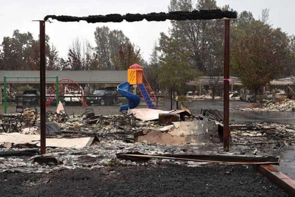 Пожары в Калифорнии принесли колоссальный ущерб, пять человек погибли Пожары в Калифорнии принесли колоссальный ущерб, пять человек погибли