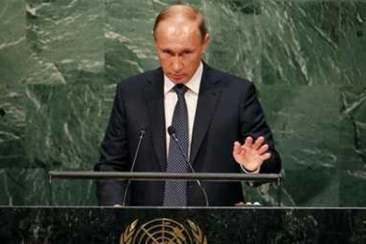 Путин выступил за отвод вооружений и политическое урегулирование конфликта на Донбассе Путин выступил за отвод вооружений и политическое урегулирование конфликта на Донбассе