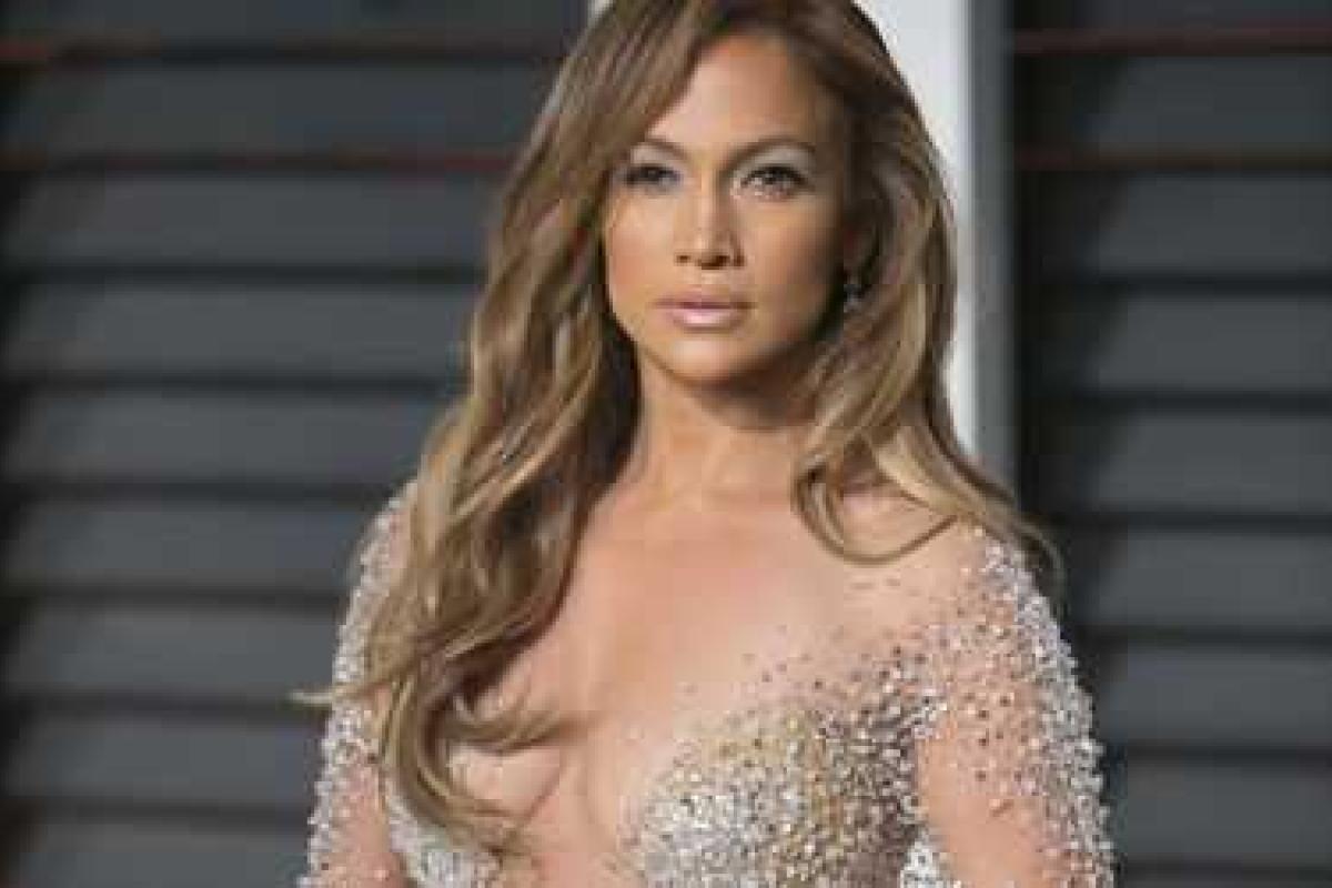 Экс-супруг Джей Ло грозит обнародовать откровенное домашнее видео с участием певицы