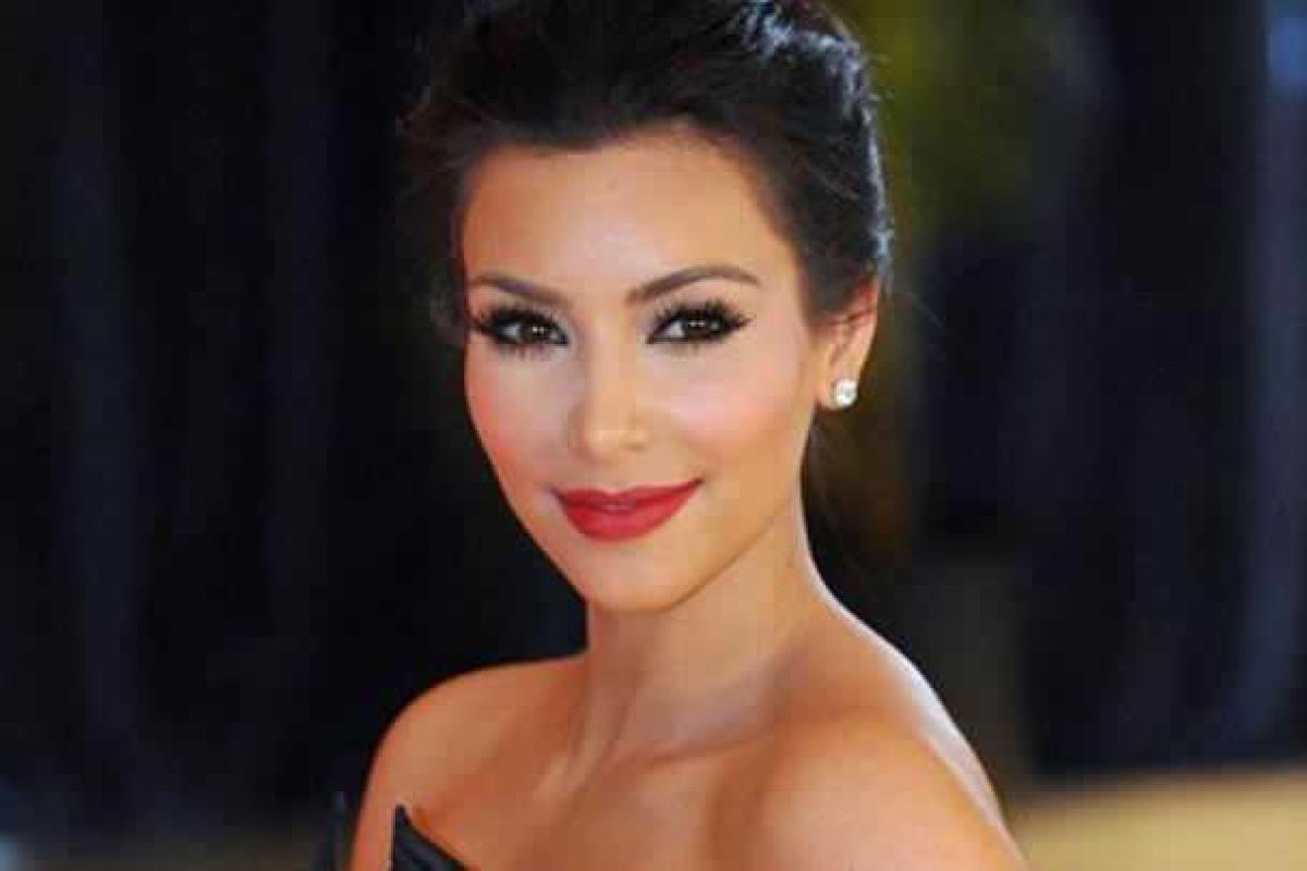 Ким Кардашьян сделала поклонникам очередной сюрприз, показав шикарную грудь