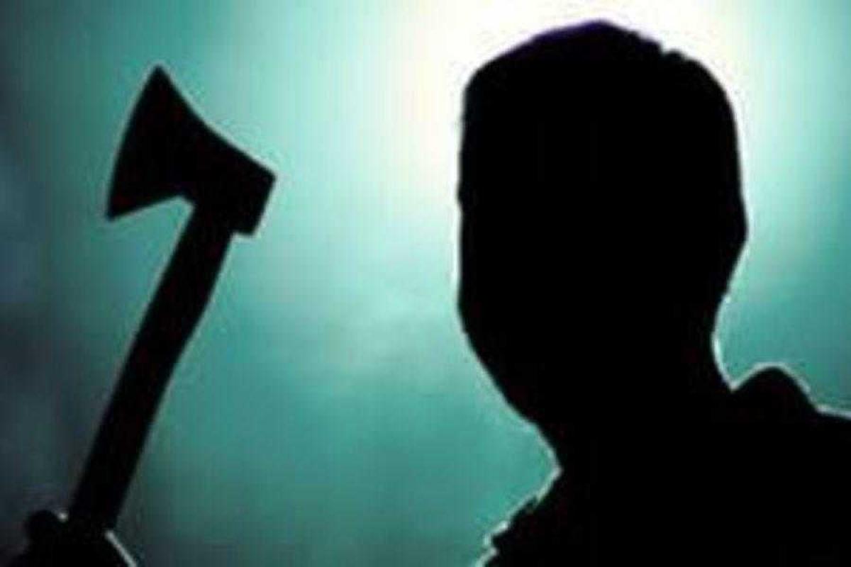 Киевский студент вышел "на охоту" на улицы города в камуфляже, балаклаве и с топором  Киевский студент вышел "на охоту" на улицы города в камуфляже, балаклаве и с топором