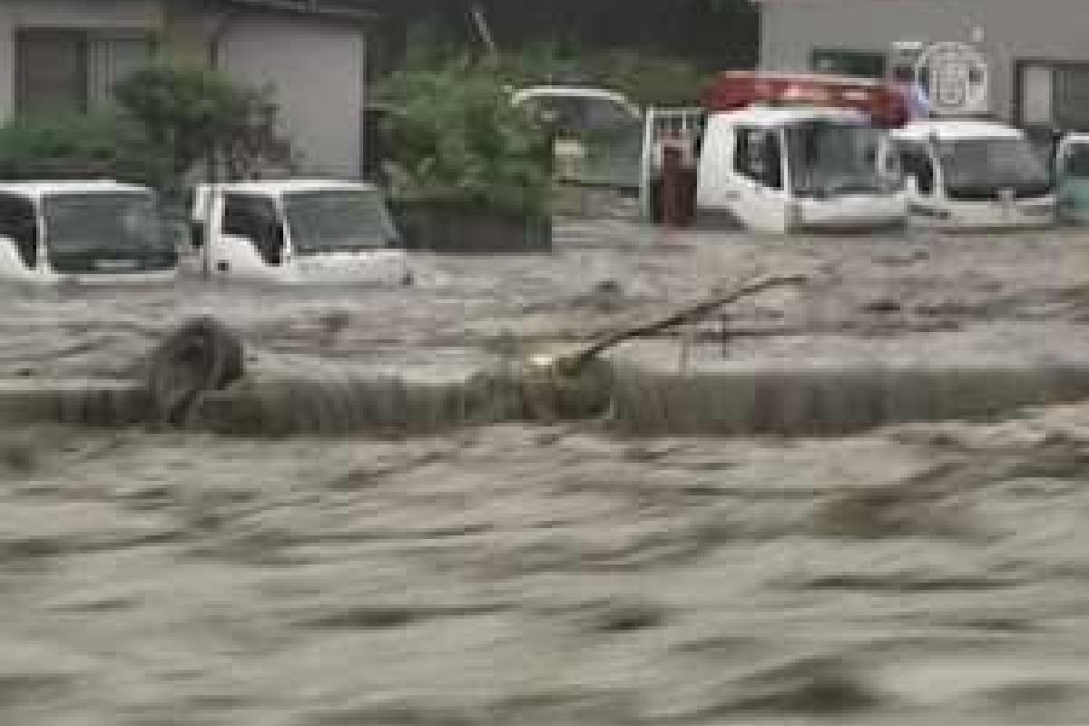 Опубликовано видео катастрофических последствий невиданного наводнения в Японии Опубликовано видео катастрофических последствий невиданного наводнения в Японии