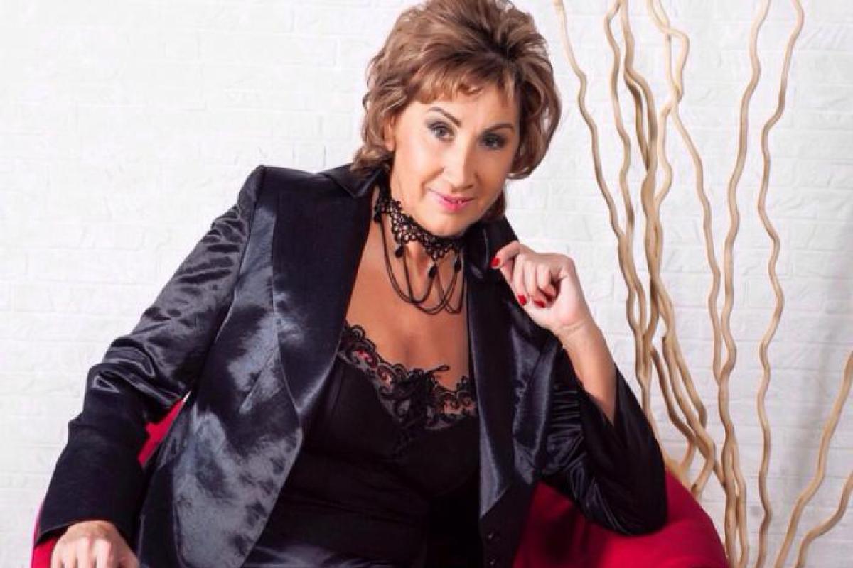 Баба ягодка опять: Лариса Копенкина снова идет под венец с молодым любовником Баба ягодка опять: Лариса Копенкина снова идет под венец с молодым любовником