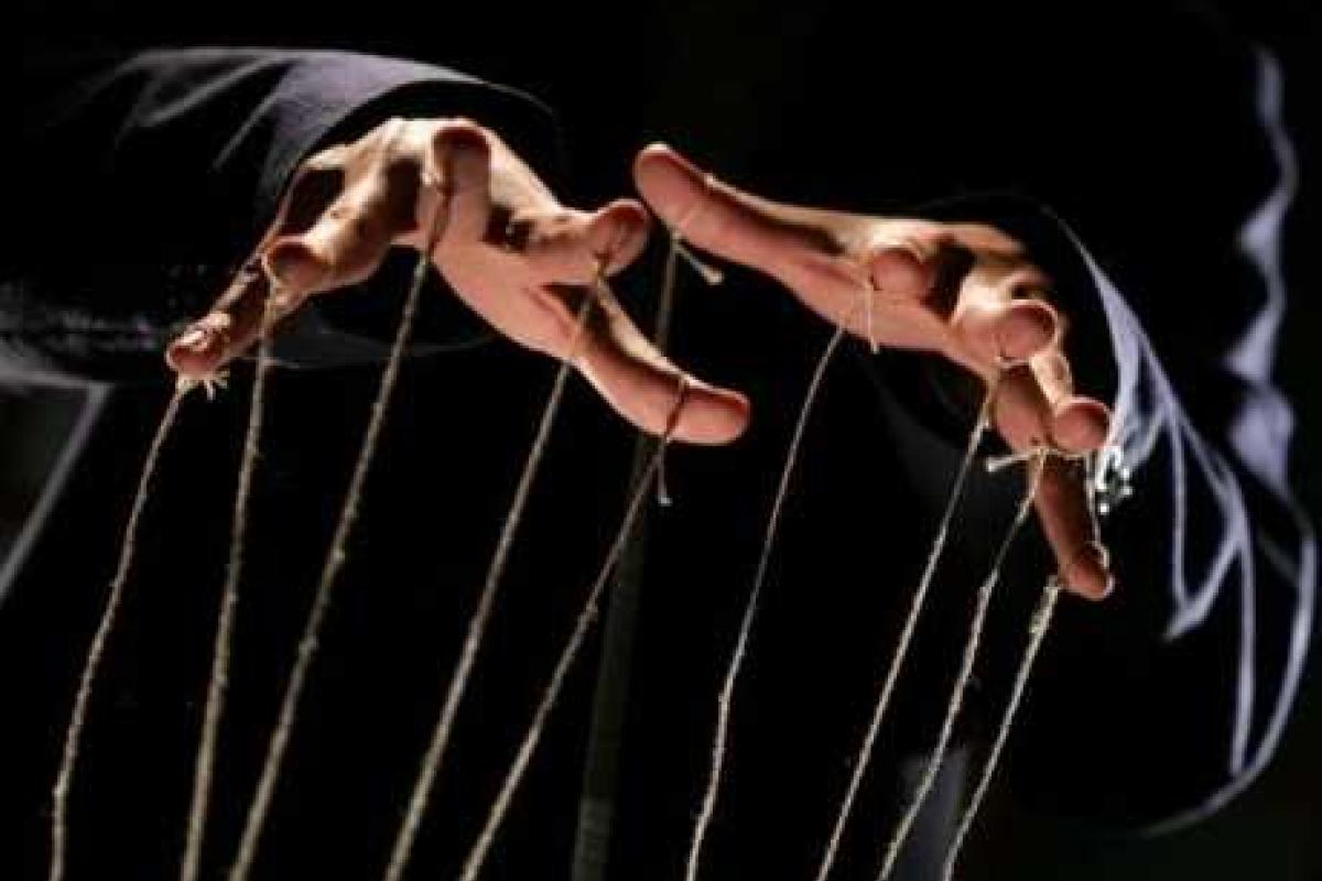 Исход событий на Донбассе определяет только олигархат - деньги решают все - мнение