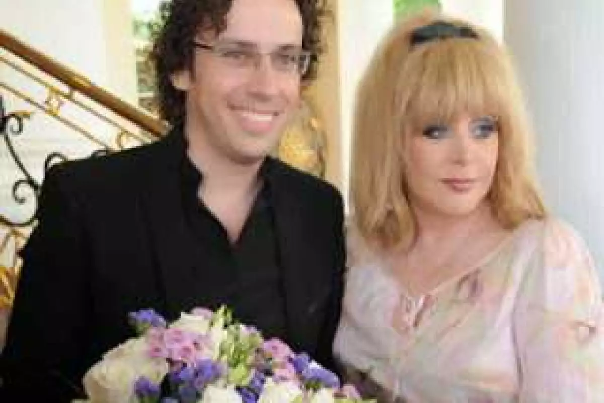 Максим Галкин страдает зависимостью от любимой жены