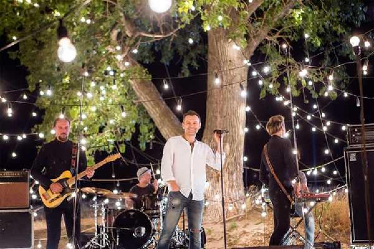 Подарок поклонникам группы "Океан Эльзы" - клип на песню "Життя починається знов"