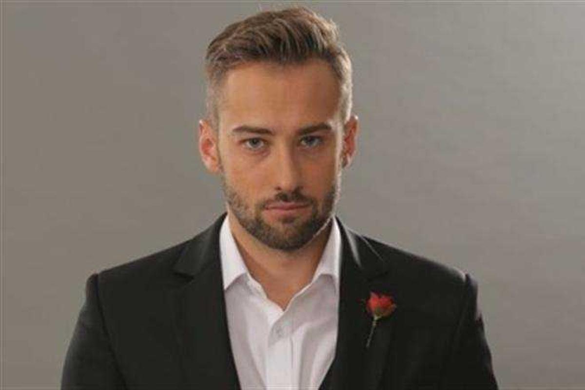 Телеведущий Дмитрий Шепелев после смерти жены вновь с головой окунулся в работу