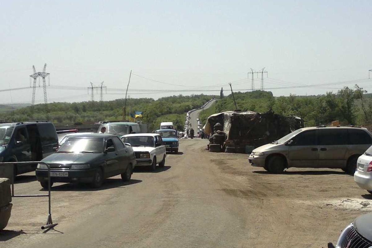 К Президенту с просьбой открыть трассу "Донецк-Курахово" обратились жители Донбасса