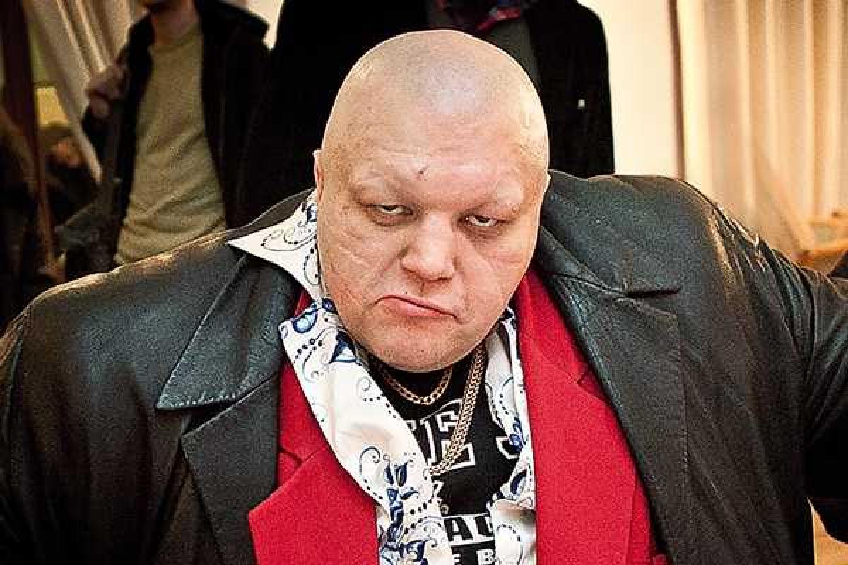 Шоумен Стас Барецкий продолжает эпатировать публику: устроил костер из иностранной валюты Шоумен Стас Барецкий продолжает эпатировать публику: устроил костер из иностранной валюты