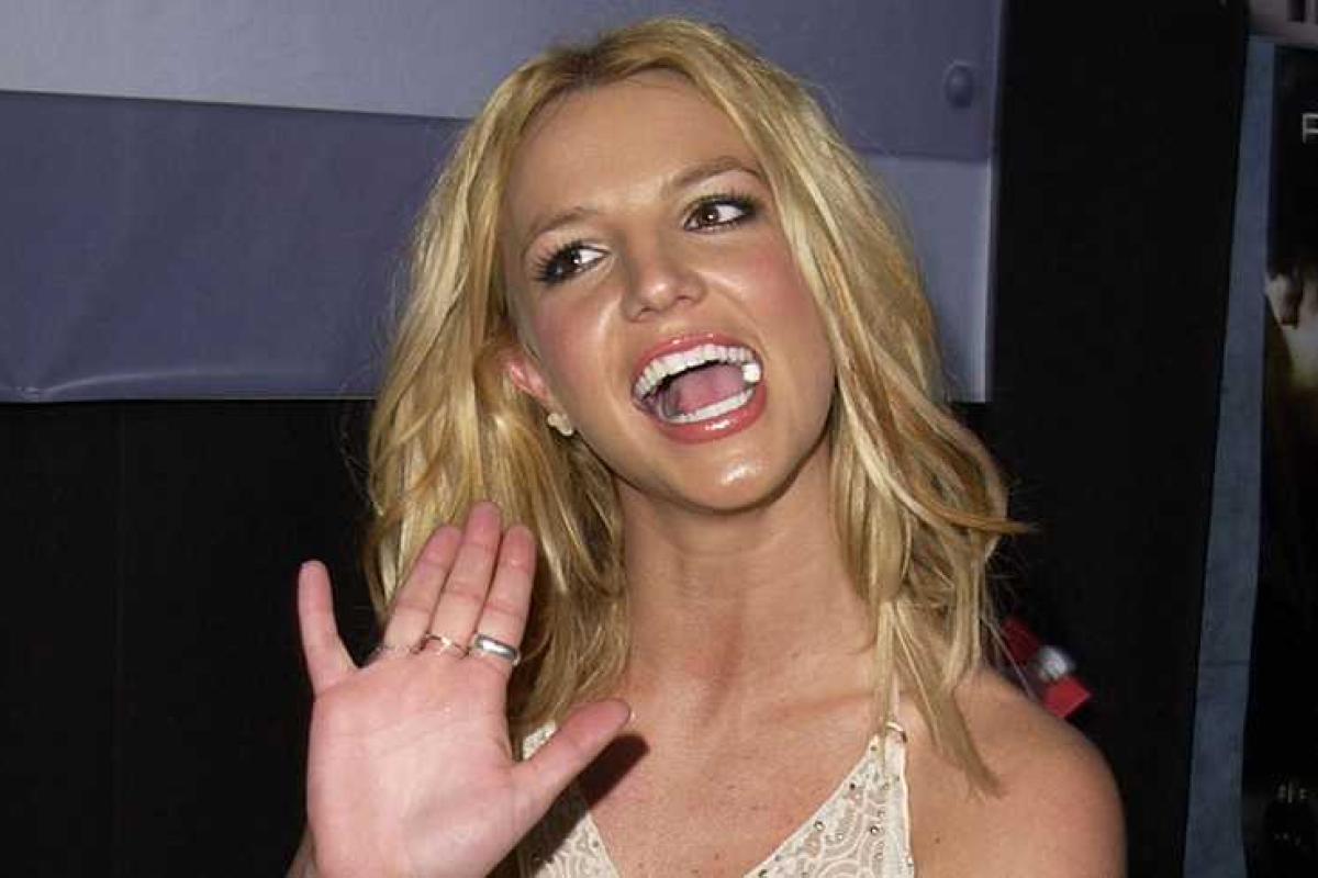 Отец запретил 33-летней Бритни Спирс встречаться с "мальчиками"