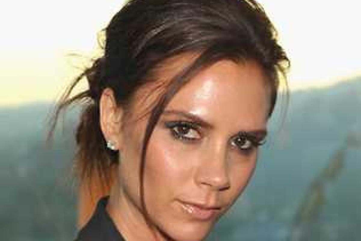 Виктория Бекхэм подверглась лавине критики в свой адрес из-за "болезненной" худобы своих моделей