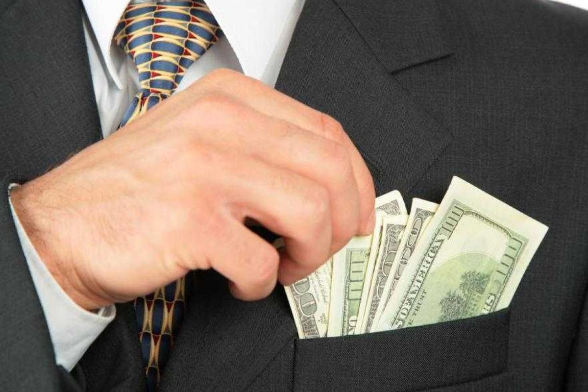 Порошенко предложил парламенту принять закон, запрещающий отпускать чиновников-взяточников под залог