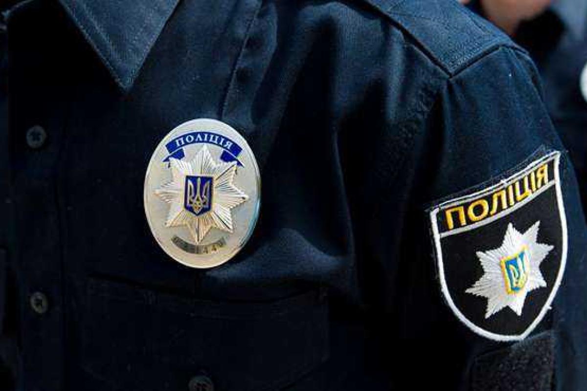 В Киеве патрульным полицейским пришлось "сражаться" с неадекватом В Киеве патрульным полицейским пришлось "сражаться" с неадекватом