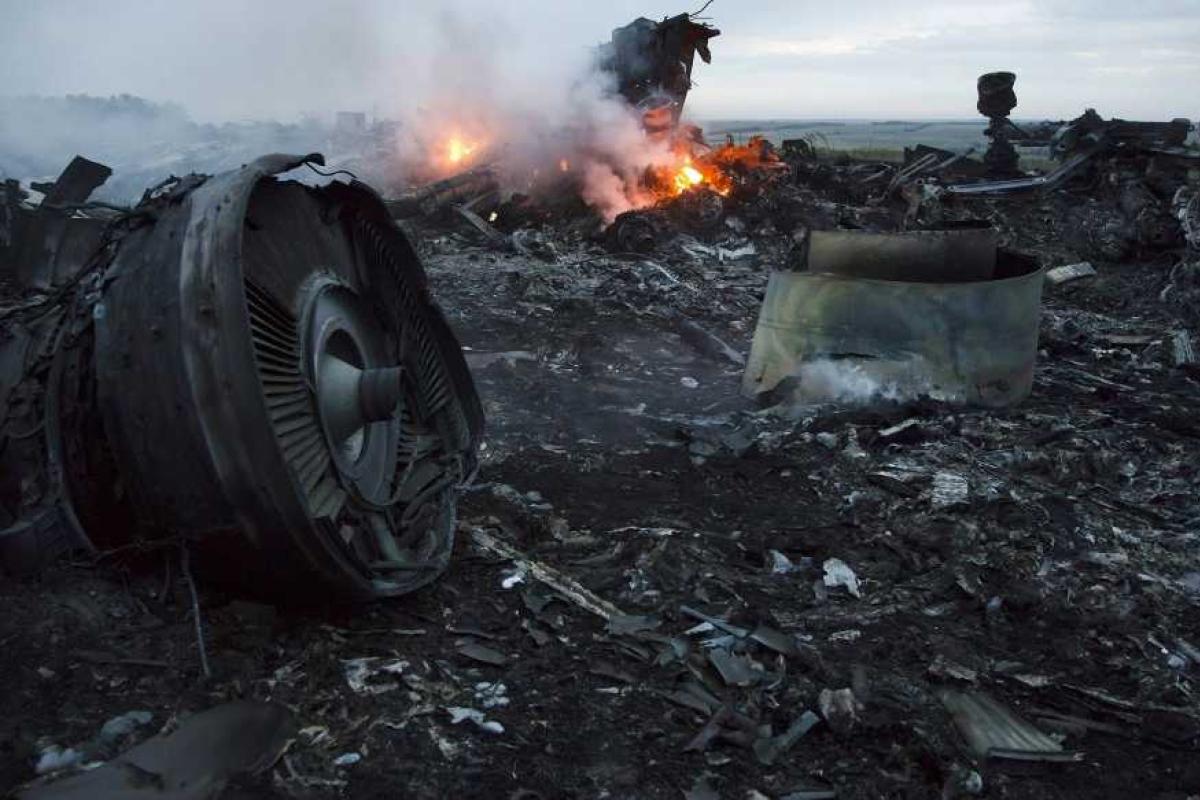 На Донетчине продолжают находить личные вещи и останки жертв сбитого Boeing