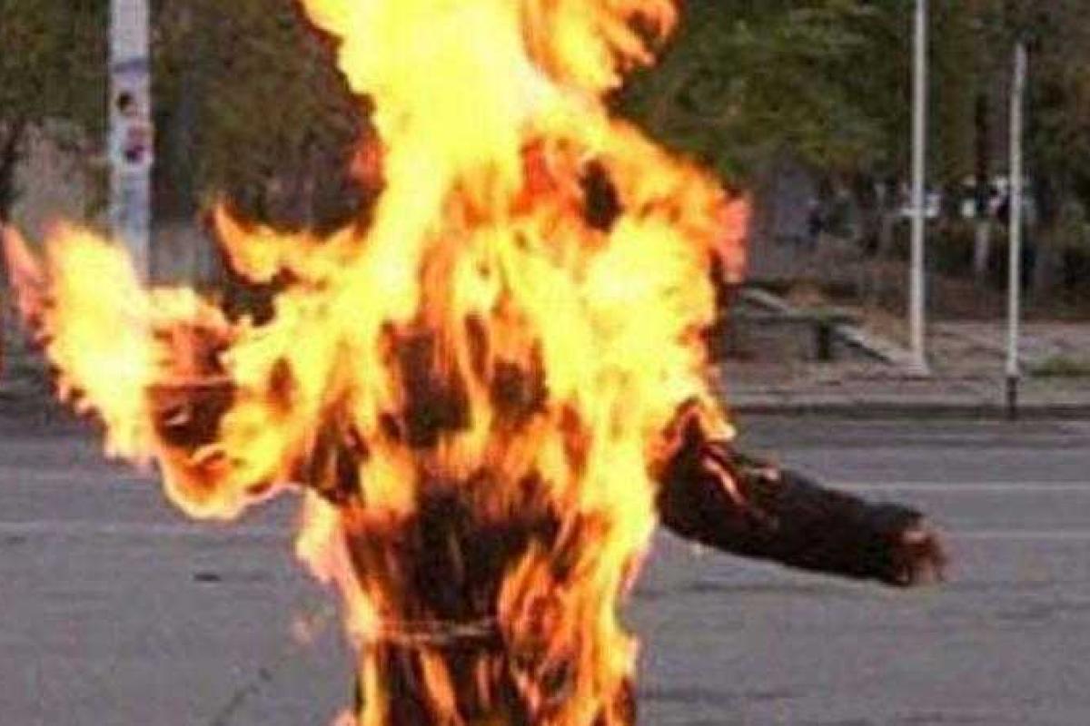 В Варшаве мужчина совершил акт самосожжения на заправке В Варшаве мужчина совершил акт самосожжения на заправке