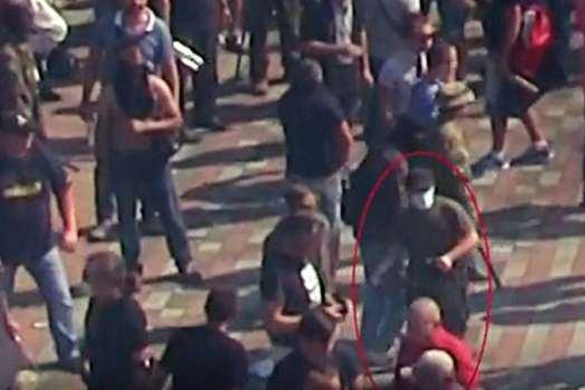 Обнародовано видео с мужчиной, который бросил гранату в бойцов Нацгвардии под ВРУ