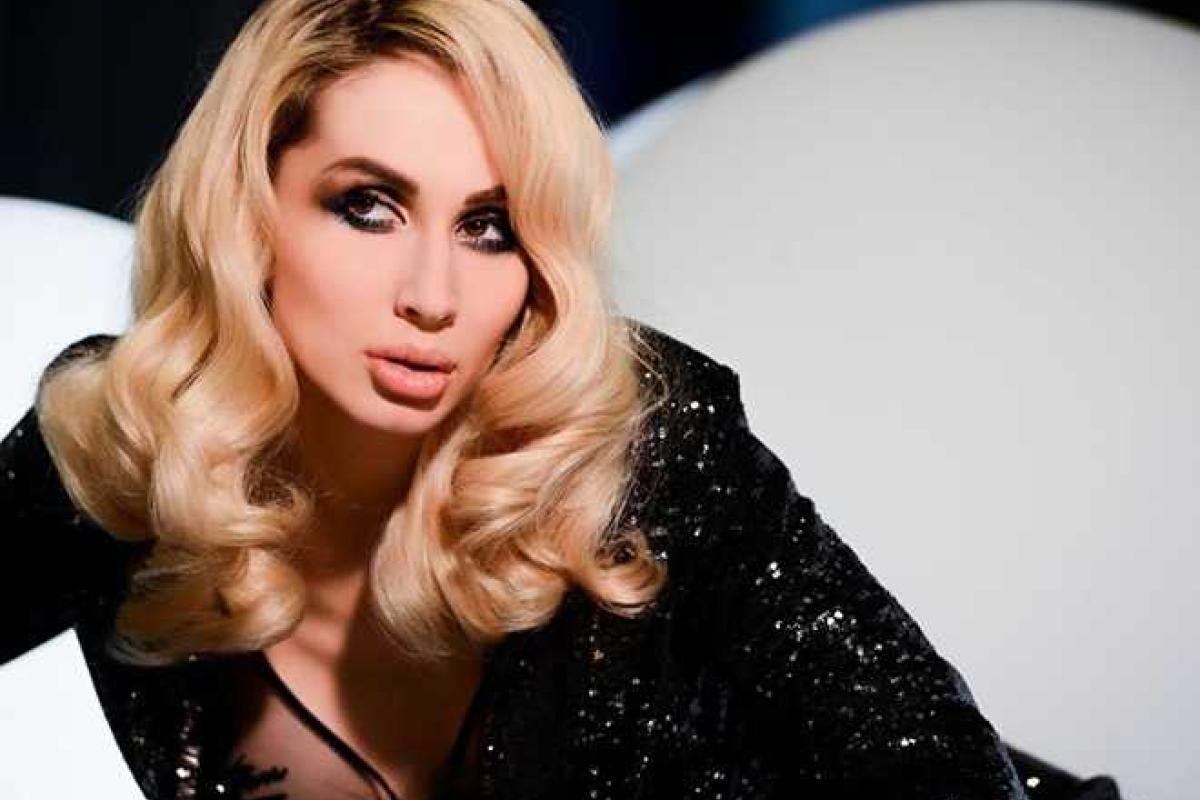 Светлана Лобода снялась топлес и подарила фанатам откровенное селфи Светлана Лобода снялась топлес и подарила фанатам откровенное селфи