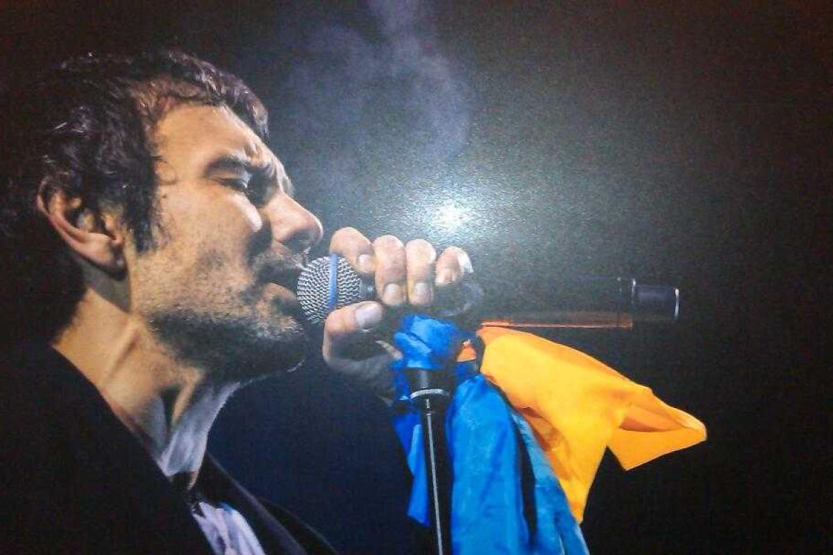 Фронтмен группы "Океан Эльзы" пообещал дать концерт в Мариуполе Фронтмен группы "Океан Эльзы" пообещал дать концерт в Мариуполе