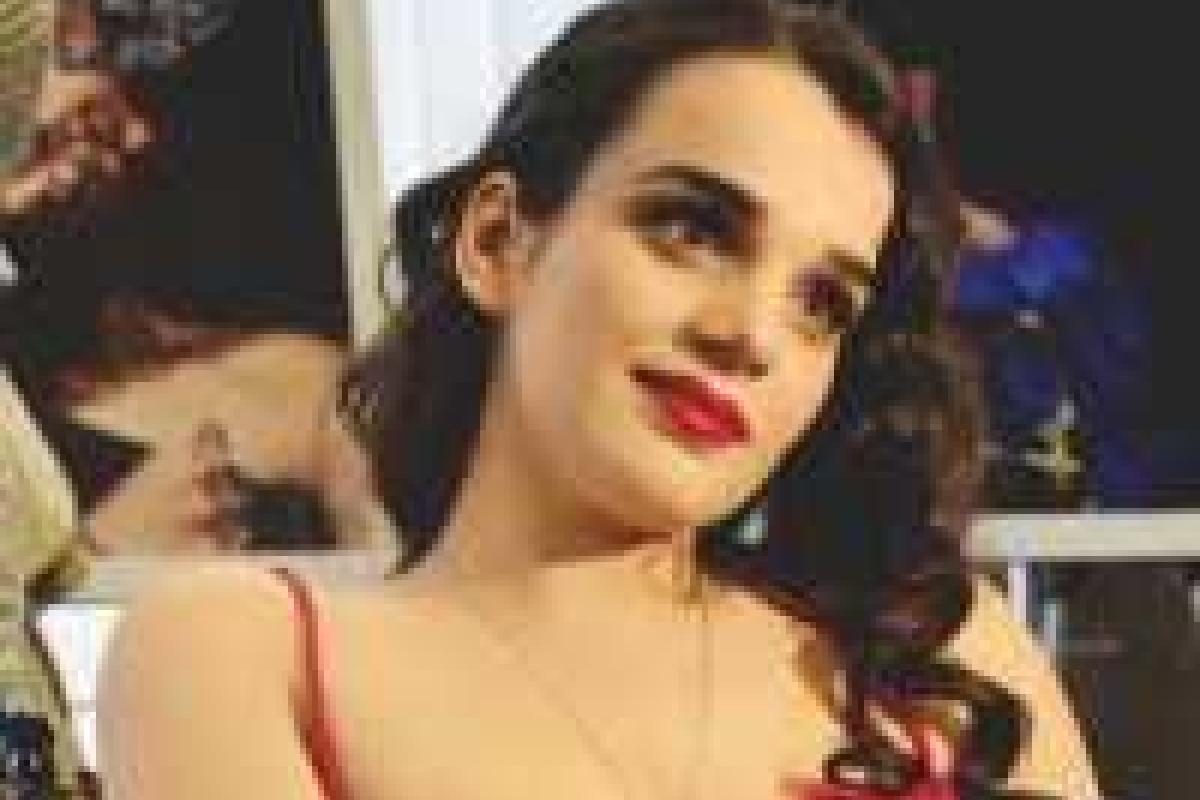 Украинская девушка-инвалид борется за свою мечту - стать известной моделью