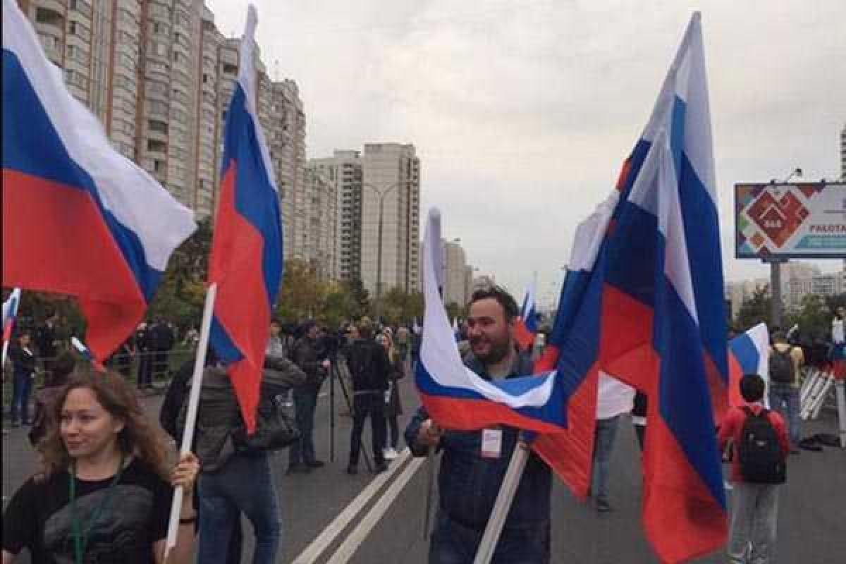 В Москве оппозиция собрала многотысячный митинг "За сменяемость власти" В Москве оппозиция собрала многотысячный митинг "За сменяемость власти"