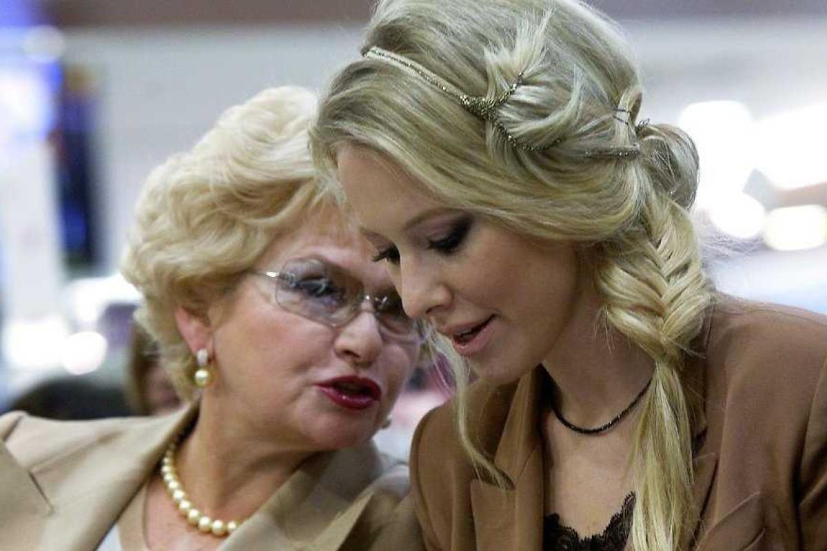 Мама Ксении Собчак не захотела отвечать на "интимный" вопрос о беременности ее дочери Мама Ксении Собчак не захотела отвечать на "интимный" вопрос о беременности ее дочери