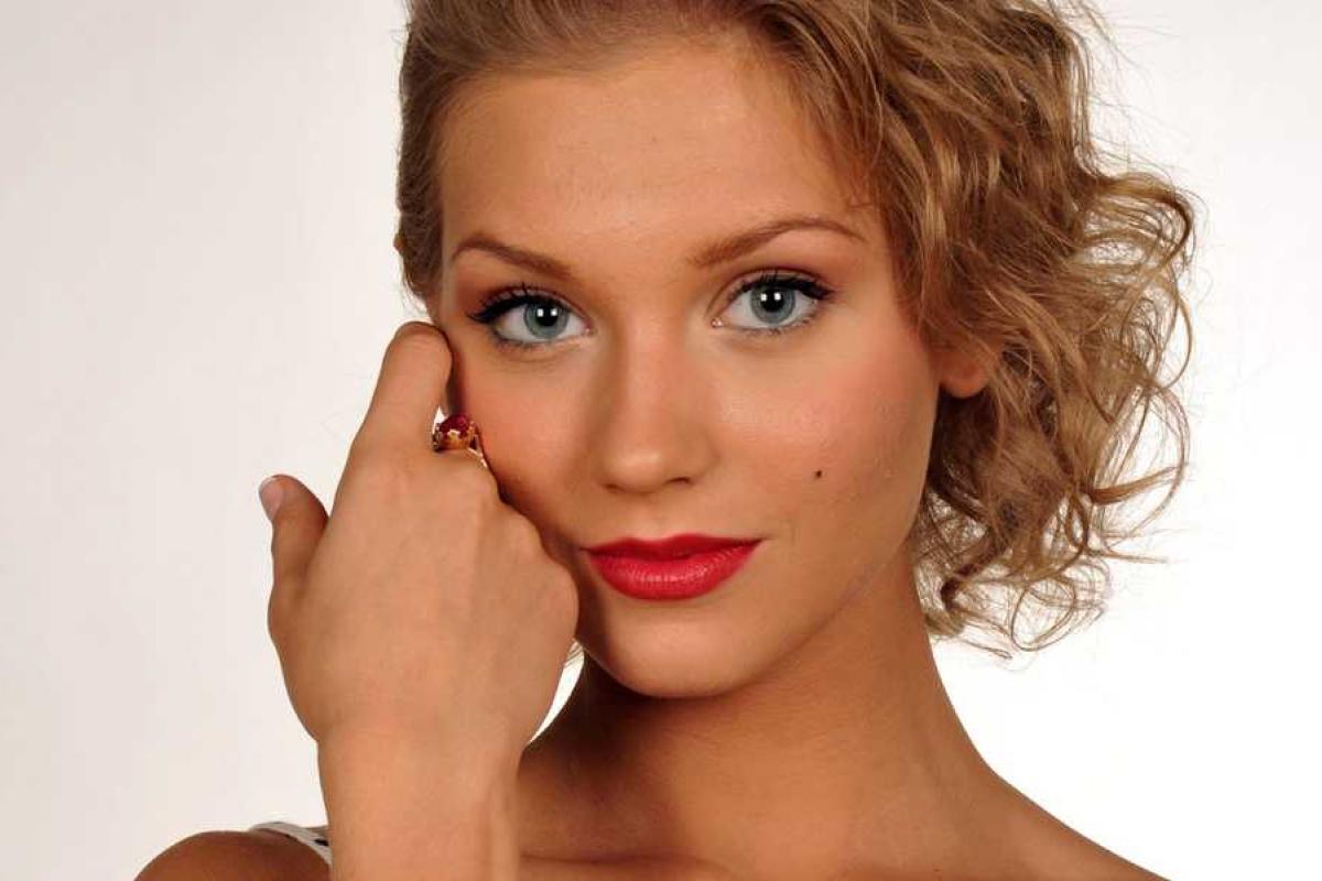 Звезда "Интернов" нежится с любимыми в Испании и дарит поклонникам фото с отдыха