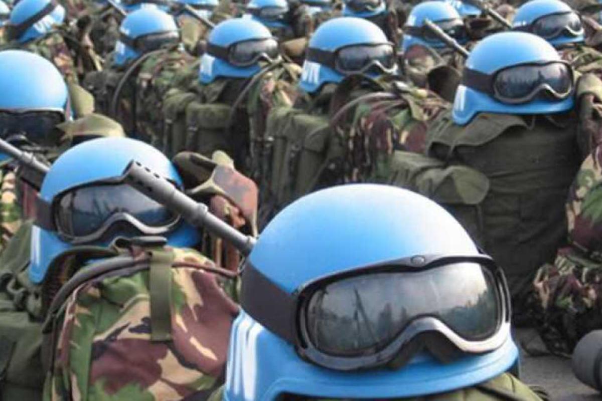 Порошенко: вопрос о введении миротворцев на Донбасс остается открытым Порошенко: вопрос о введении миротворцев на Донбасс остается открытым