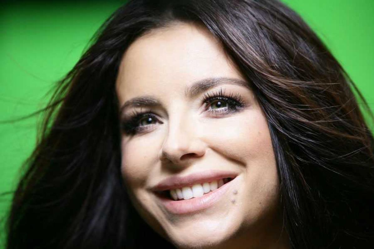 Ани Лорак в свой день рождения подарила поклонникам новый клип о любви