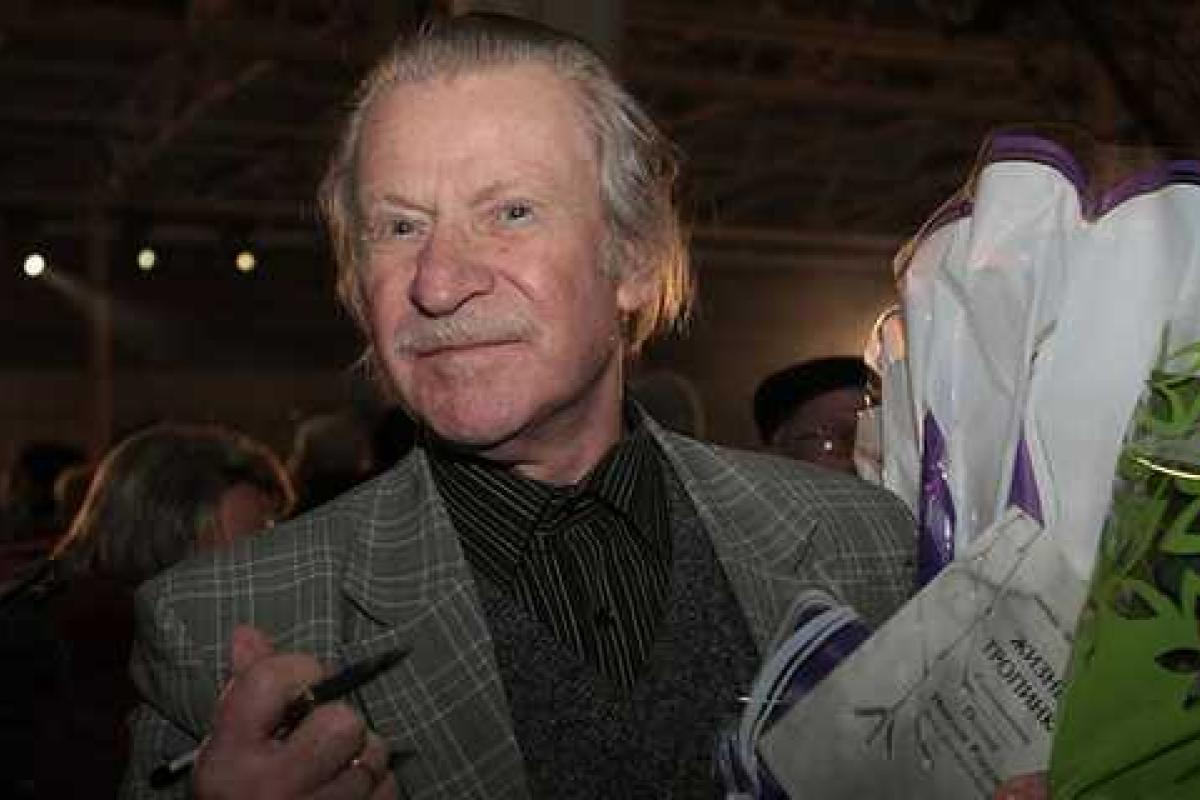 Актер Иван Краско решил жениться в четвертый раз: избранницей стала юная ученица Актер Иван Краско решил жениться в четвертый раз: избранницей стала юная ученица