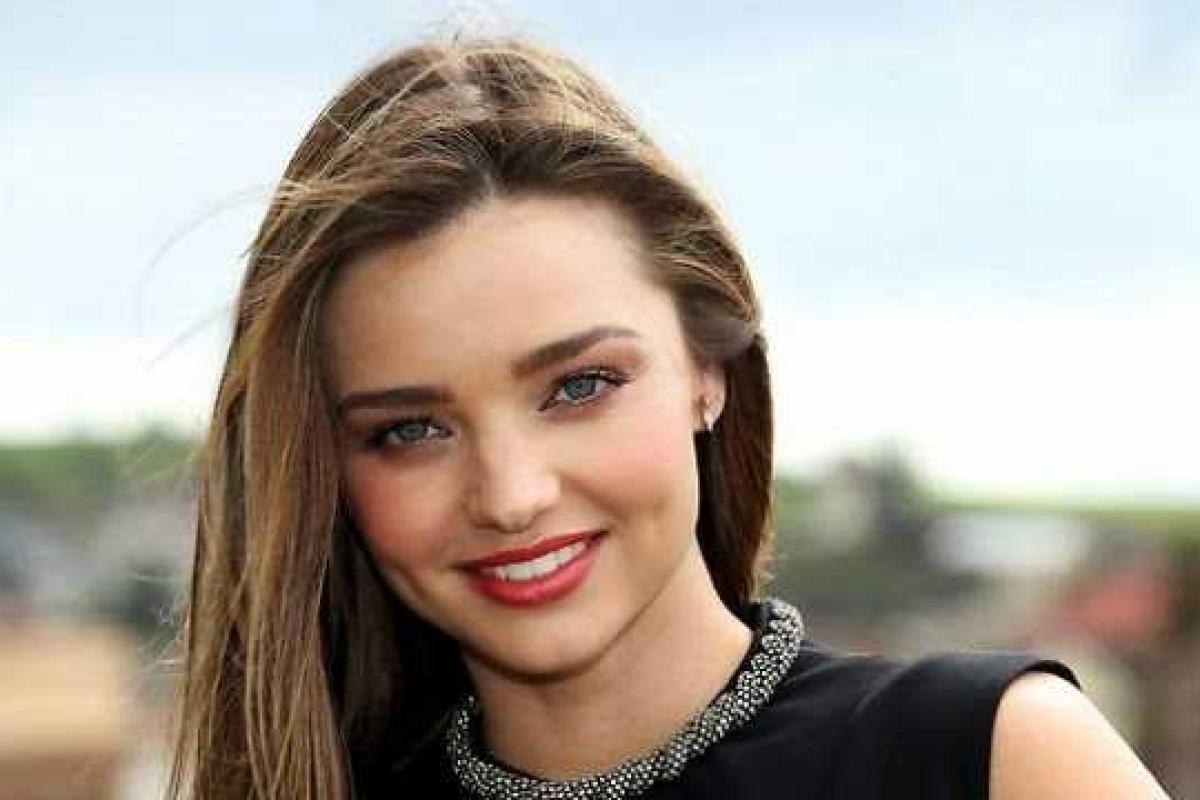 Модные критики в пух и прах разнесли новый наряд модели Миранды Керр 