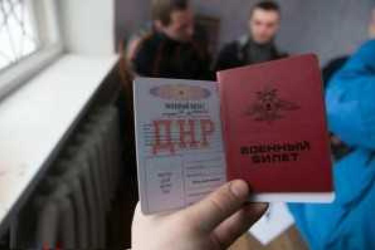 Среди жителей "ДНР" растет волна возмущения: мужчин обманом загоняют в "ополчение" Среди жителей "ДНР" растет волна возмущения: мужчин обманом загоняют в "ополчение"